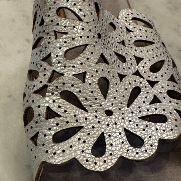 Sesto Meucci Italy Silver Laser Cut Leather Slide Sandals – Size 9.5 - Picture 8 of 8